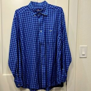 Vineyard  Vines classic fit Tucker shirt 
XL